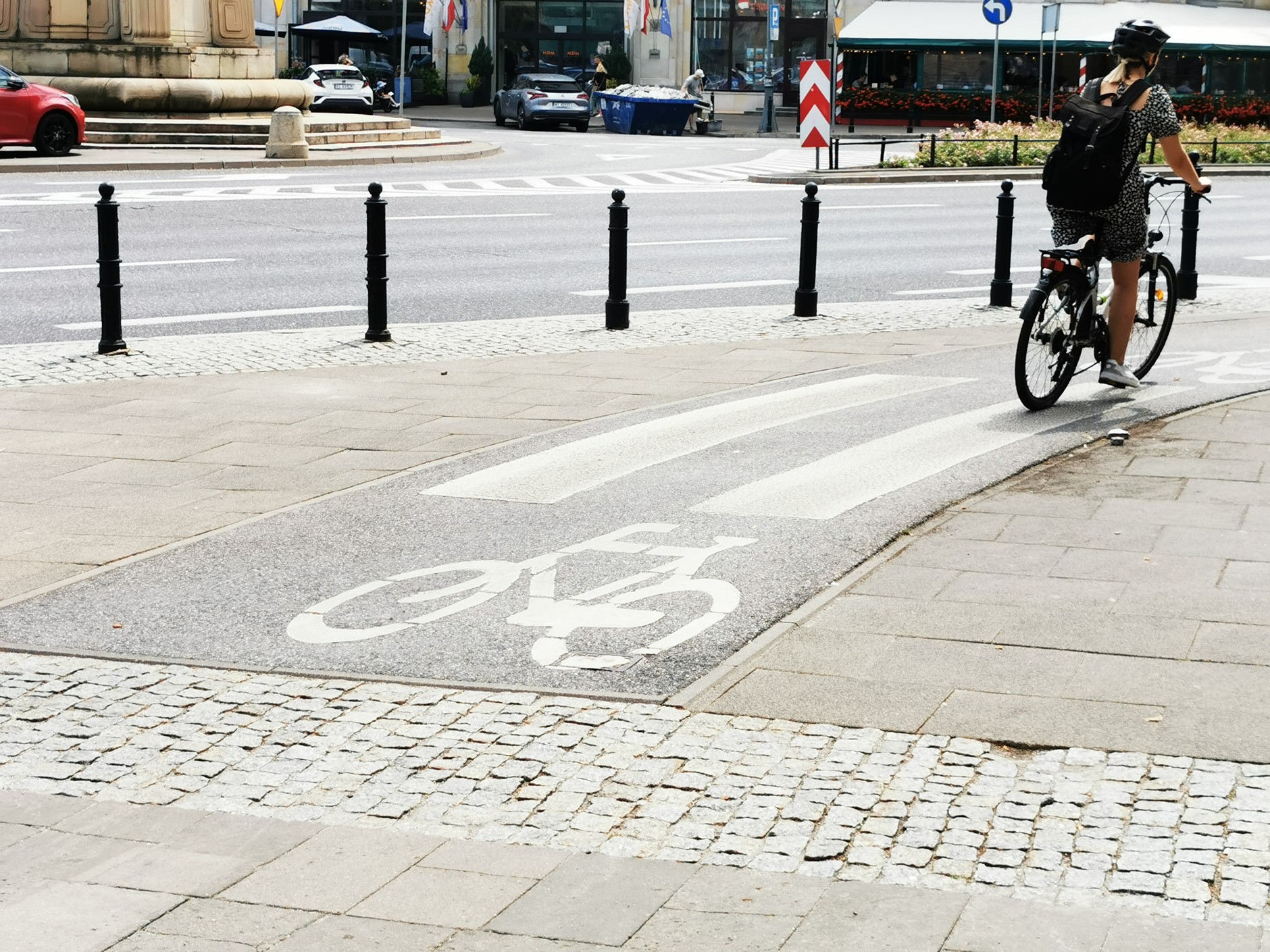 Przejście dla pieszych, które nie jest przejście dla pieszych. W Warszawie są takich setki