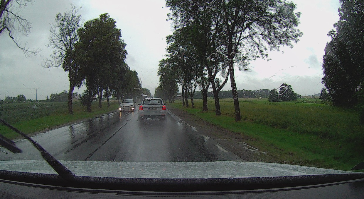 Nie używaj tych świateł podczas jazdy we mgle lub w deszczu