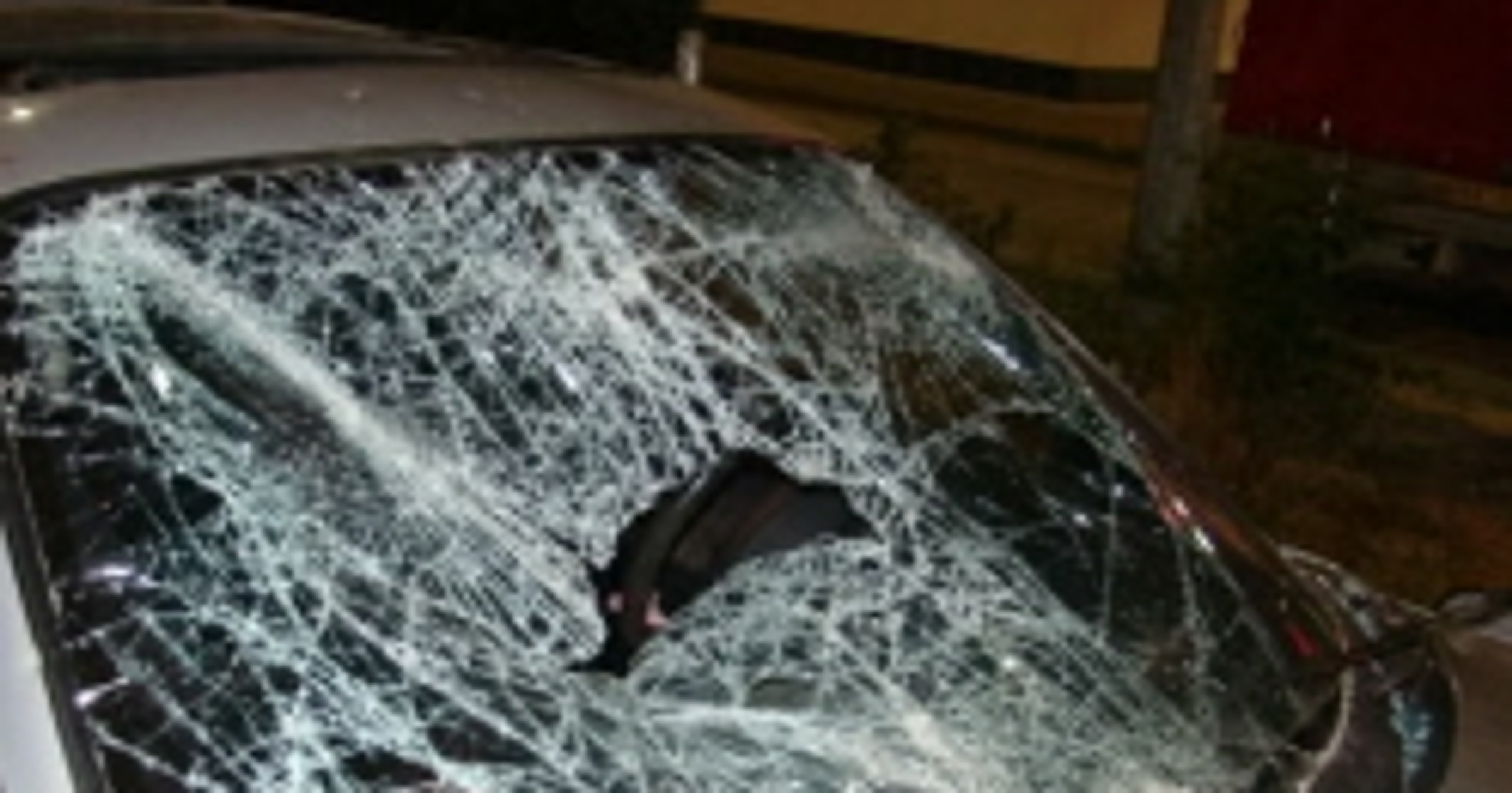 Policja: zniszczyli 9 samochodów