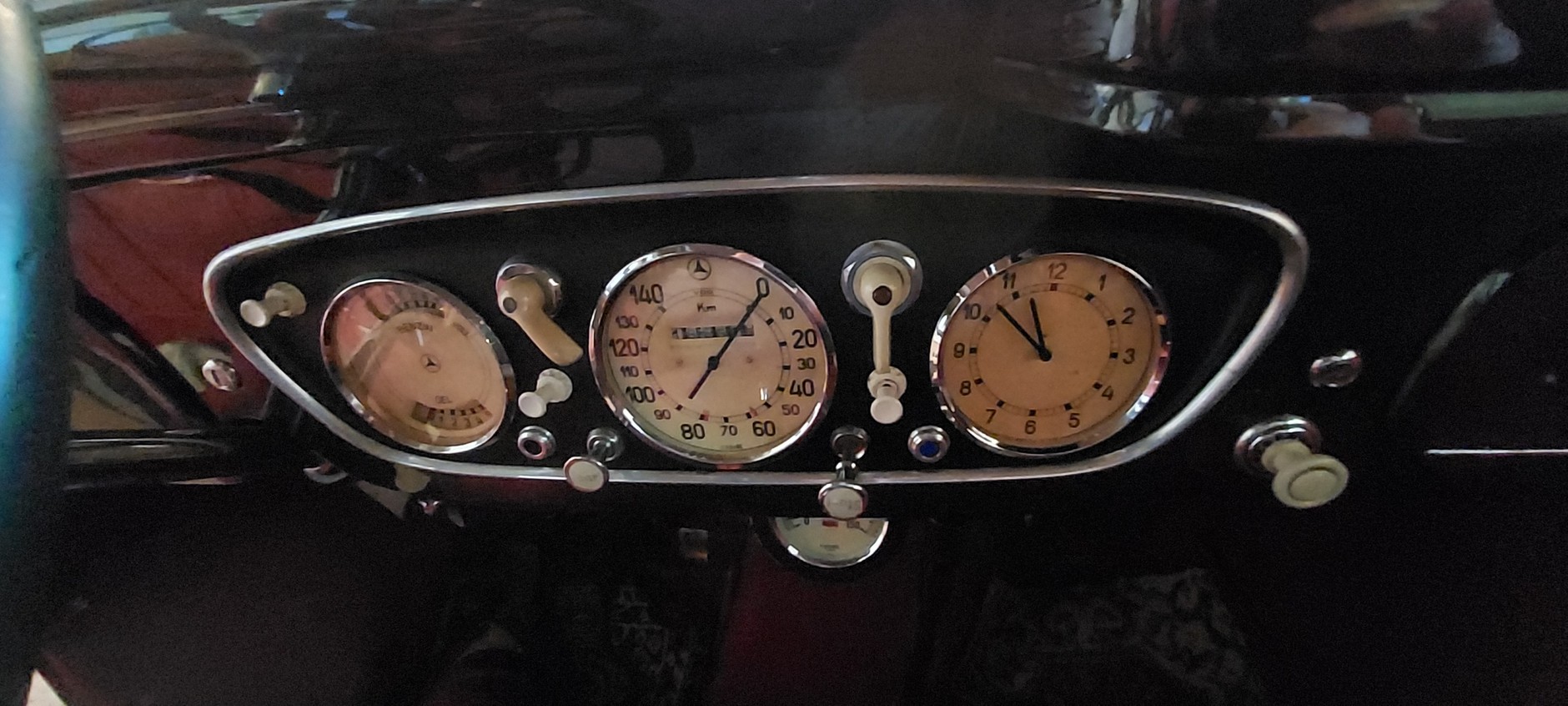 Mercedes 230 z 1937 r. Zegary