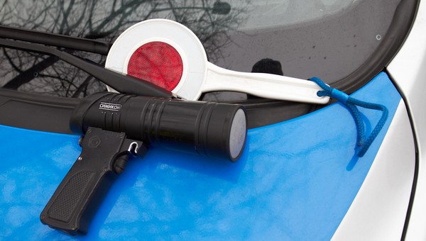 Wystawił zakaz parkowania na podjeździe dla... policjantów drogówki