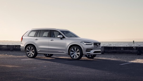 Volvo XC90 – kosmetyka i „mild hybrid”