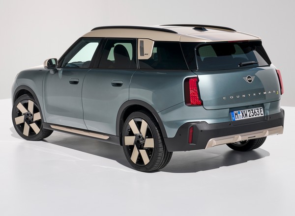 Większe, nowocześniejsze i... już po elektrycznej stronie mocy. Wjeżdża nowe MINI Countryman