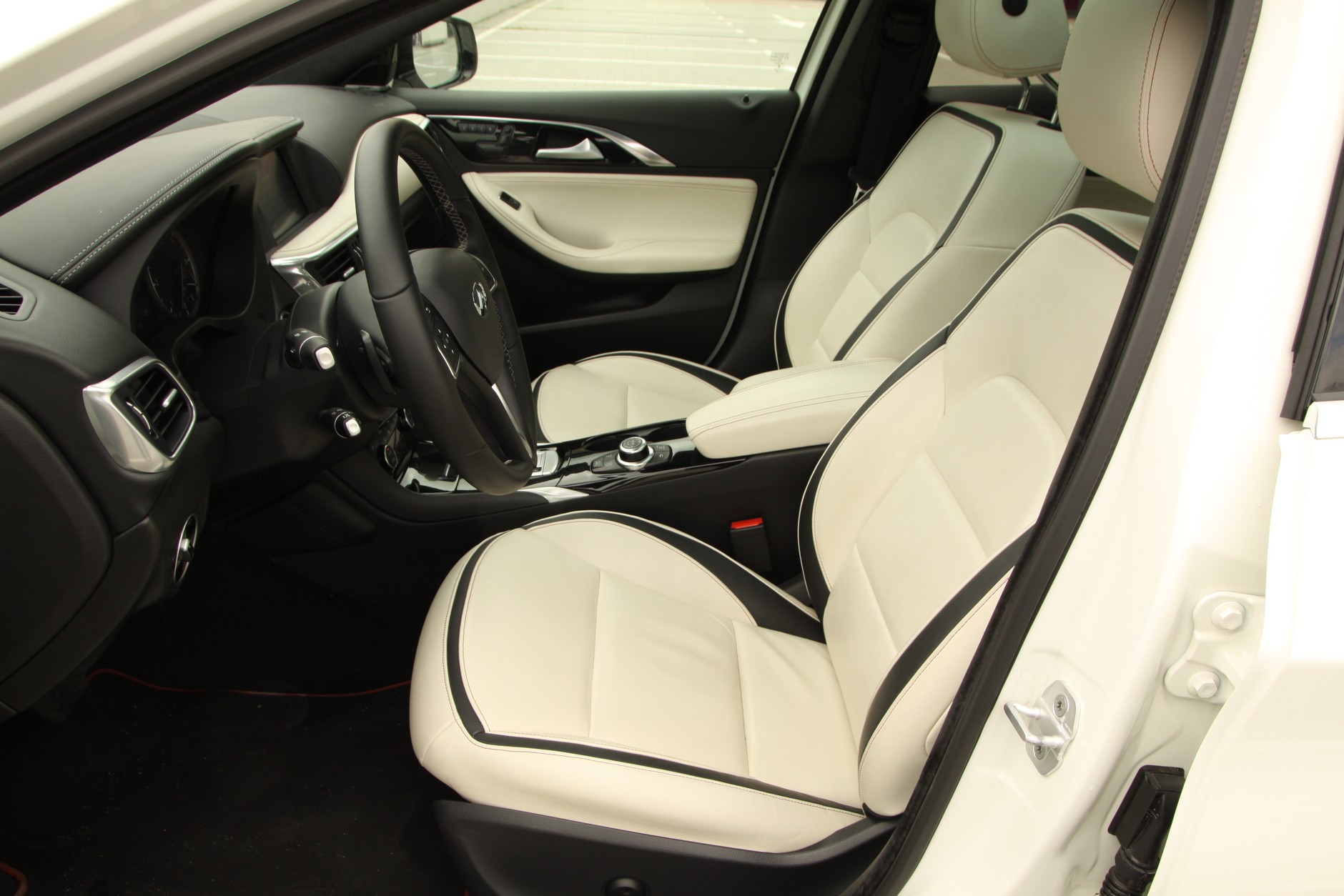 Infiniti Q30 2.2d DCT AWD