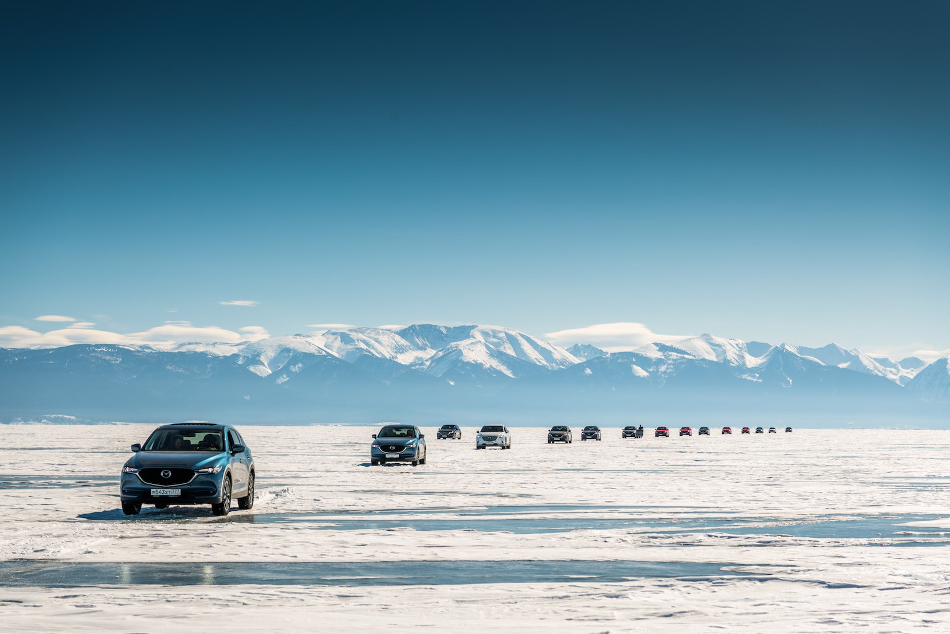 Mazda CX-5 na zamarzniętym Bajkale