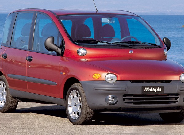 Fiat Multipla - gwiazda pierwszych stron gazet (z archiwum Auto Świata)