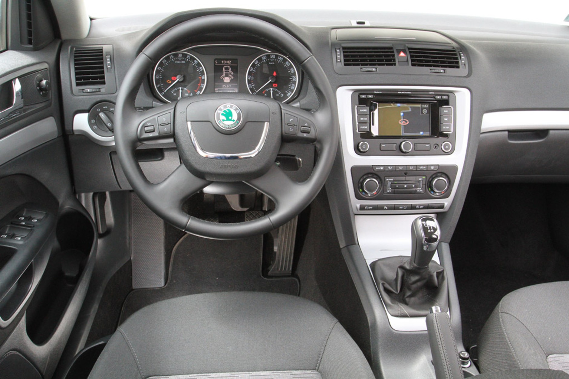 Chevrolet Cruze kombi kontra Ford Focus i Skoda Octavia: które kompaktowe kombi jest najlepsze