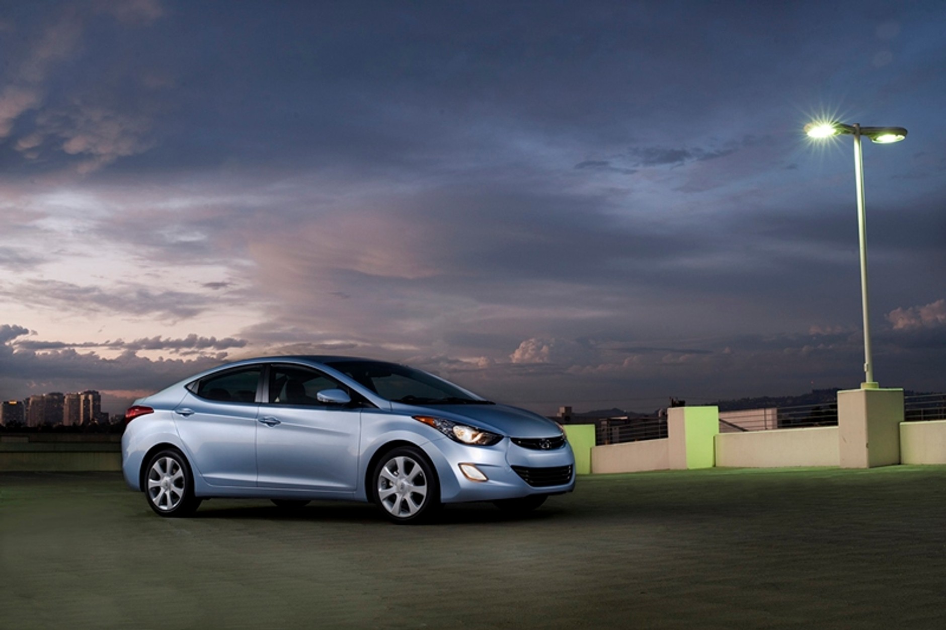 Hyundai Elantra jest piękny, tylko i aż