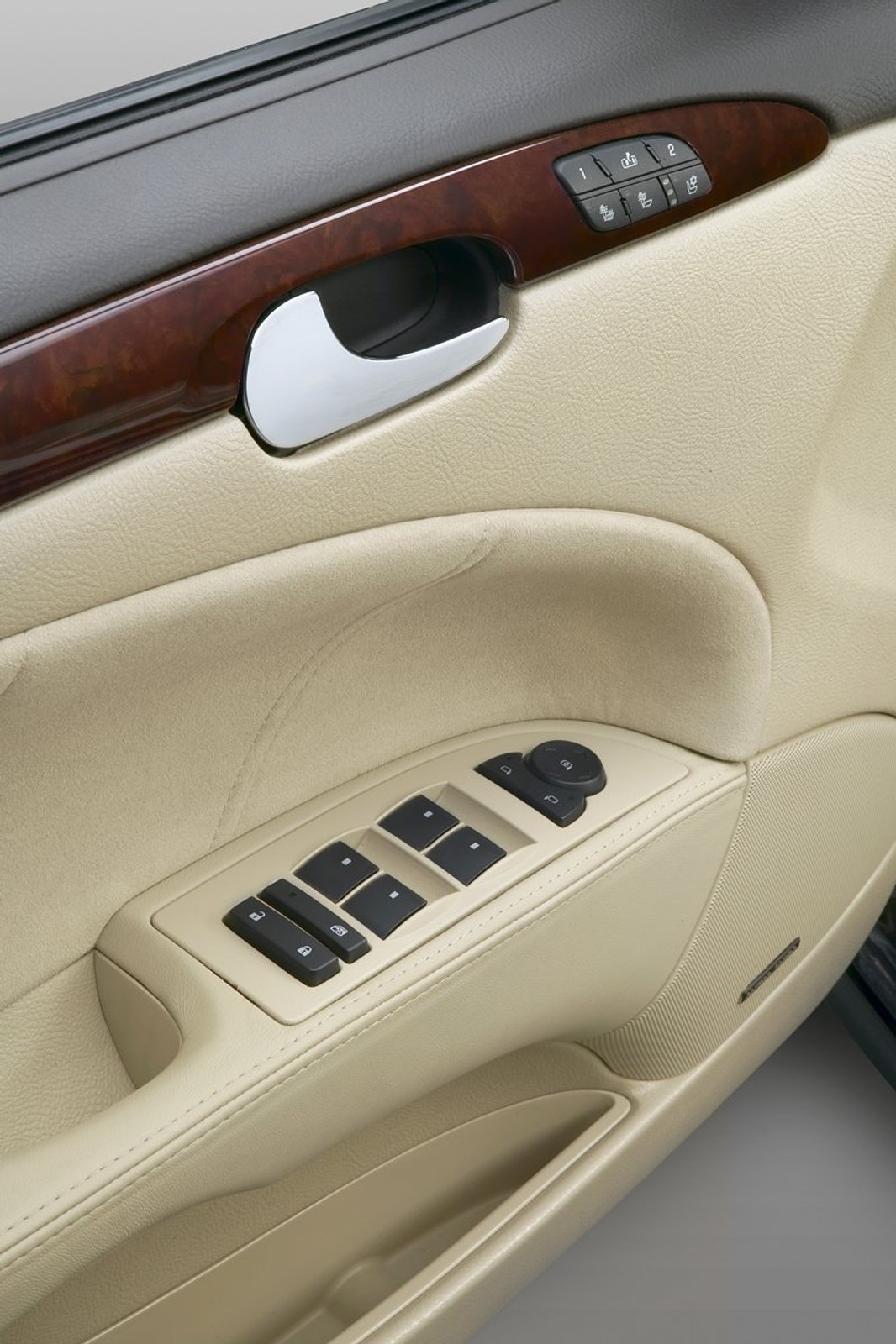 Buick LaCrosse Super i Lucerne Super: start modeli premium