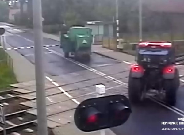 Kombajn, traktor i pędzące Pendolino. Trudno uwierzyć, że to działo się naprawdę! [WIDEO]