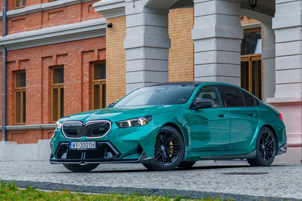 Hybrydowe BMW M5 pokazuje, iż fizyka to tylko przeszkoda, którą można przeskoczyć