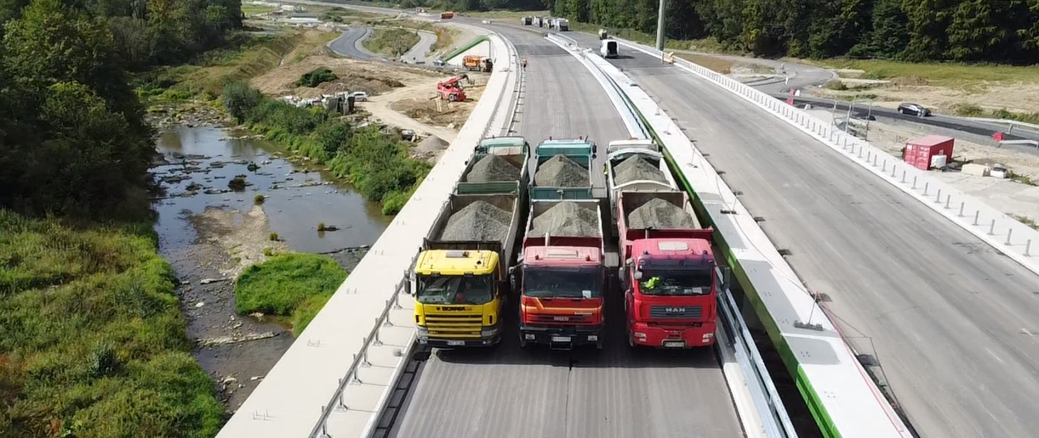 Budowa S19 Miejsce Piastowe – Dukla - próbne obciążenia na estakadzie ES-2/3