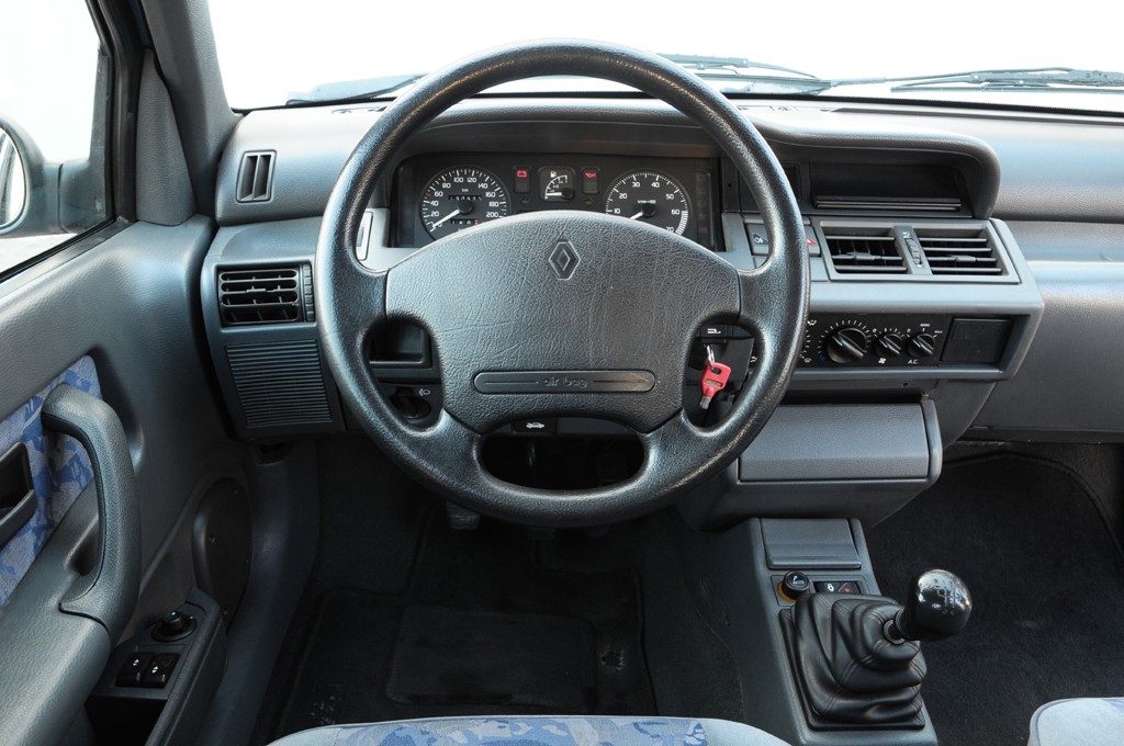 Renault Clio I 1.8 - Małe, ale dynamiczne