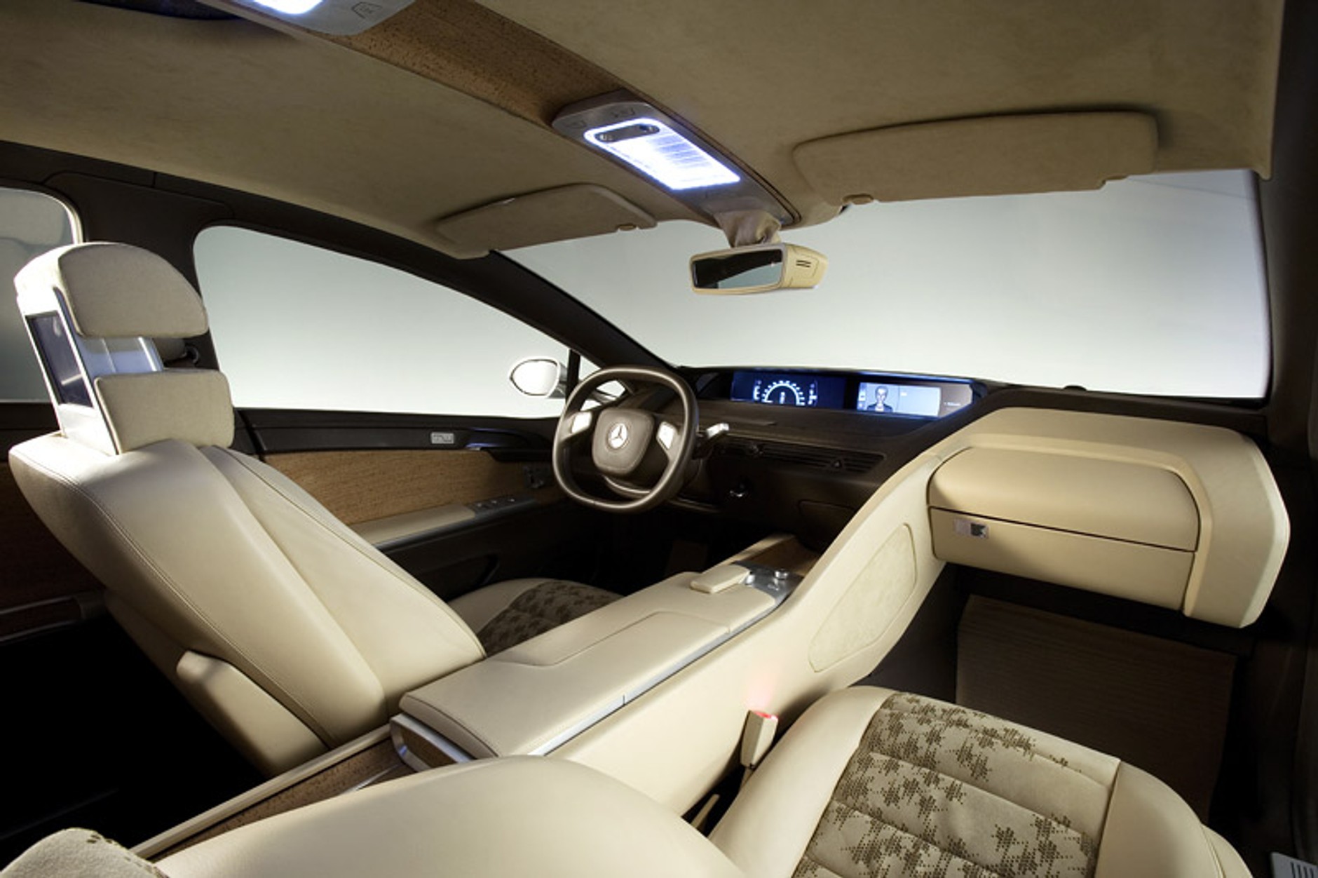 IAA Frankfurt 2007: Mercedes-Benz F700 – mistyczna nowoczesność