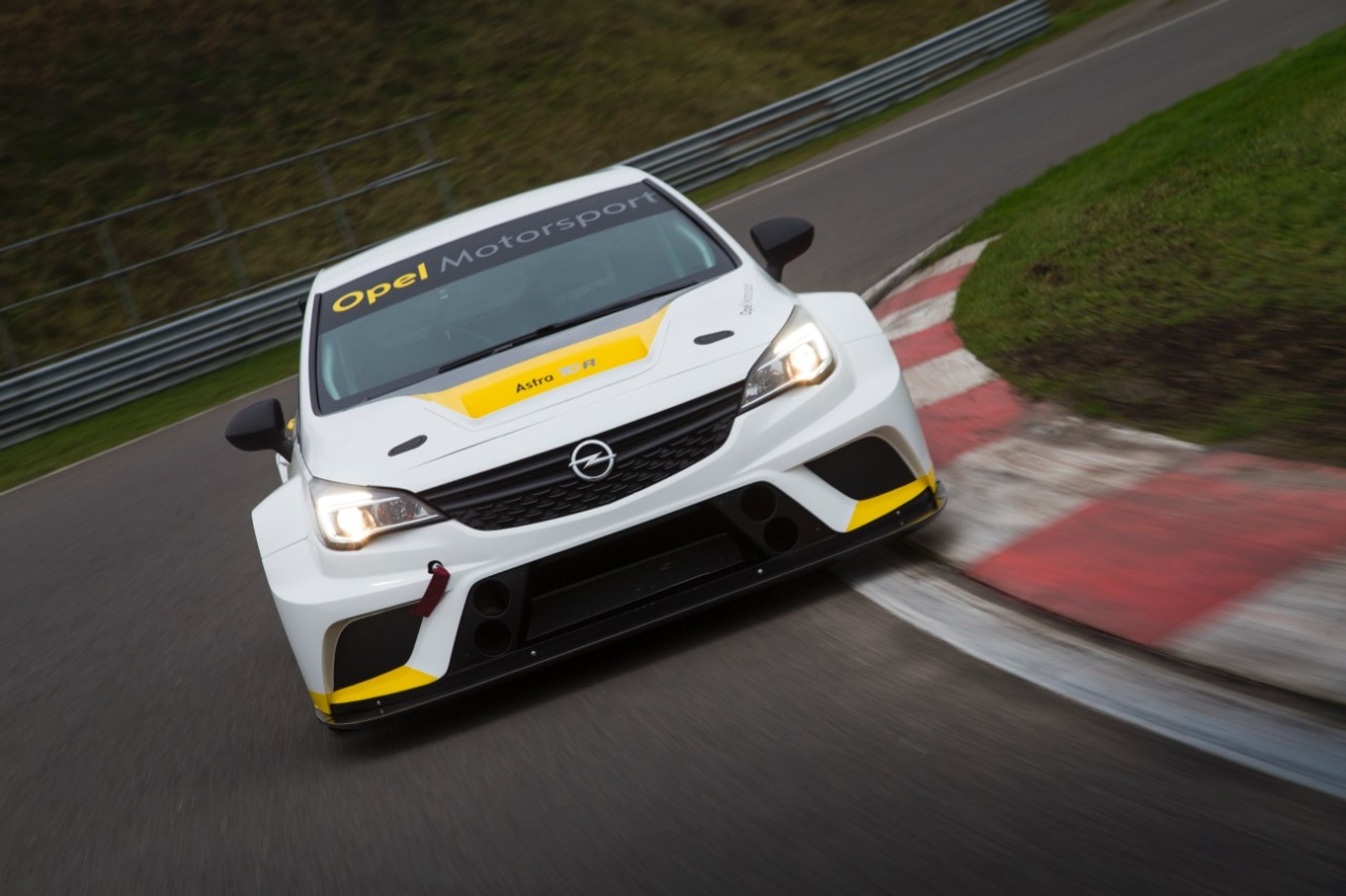 Opel Astra TCR - gotowy do premiery