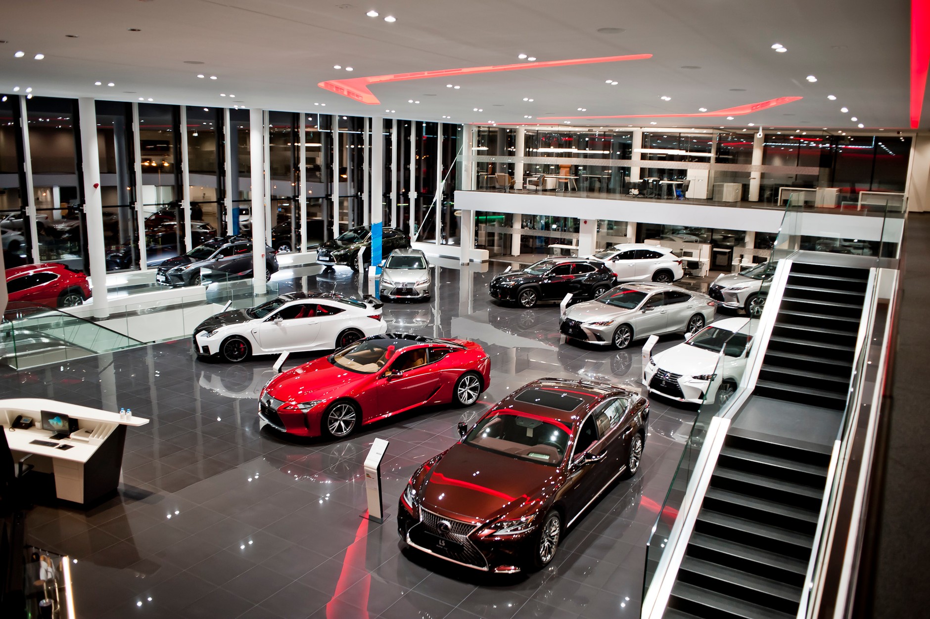Luksusowe centrum Toyoty i Lexusa w Krakowie