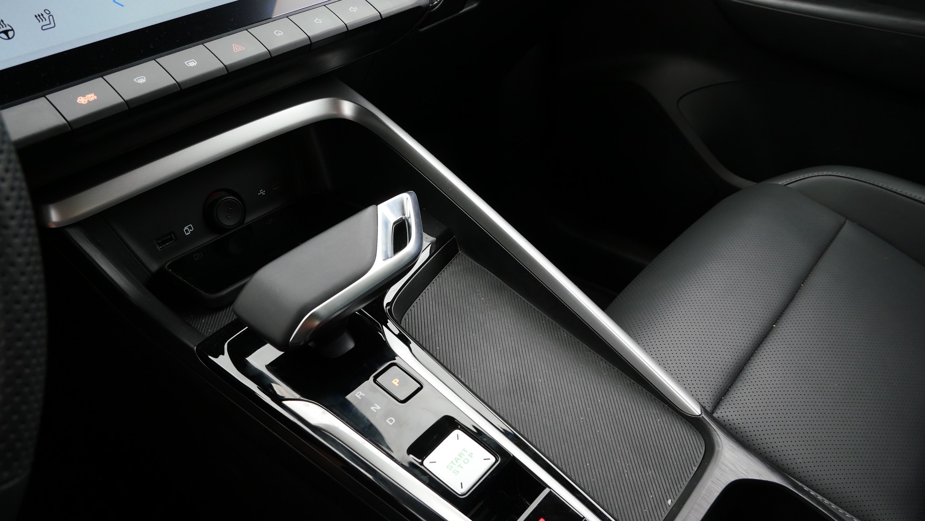 MG ZS Hybrid+ to starannie wykończone auto. Może nie premium, ale też na budżetowe nie wygląda.