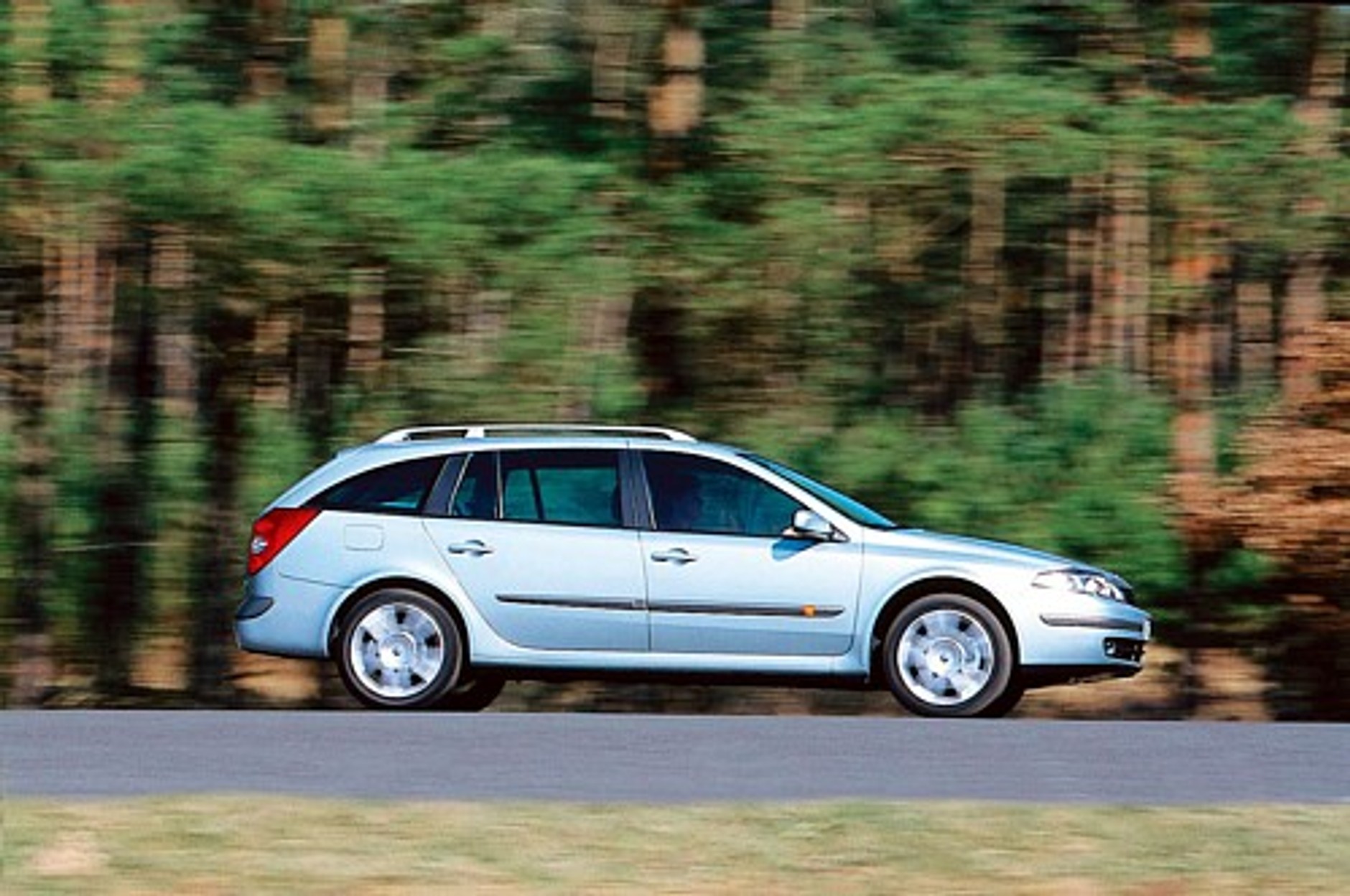 W światłach rampy...