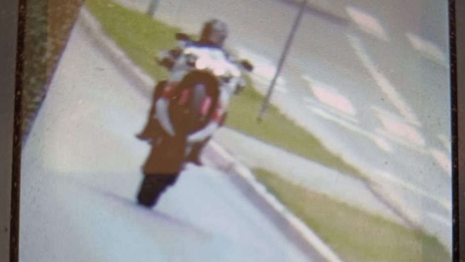 Obraz pochodzący z serwisu https://suwalki.policja.gov.pl/po3/informacje/aktualnosci/95885,Pedzil-przez-miasto-138-kmh-stracil-prawo-jazdy.html