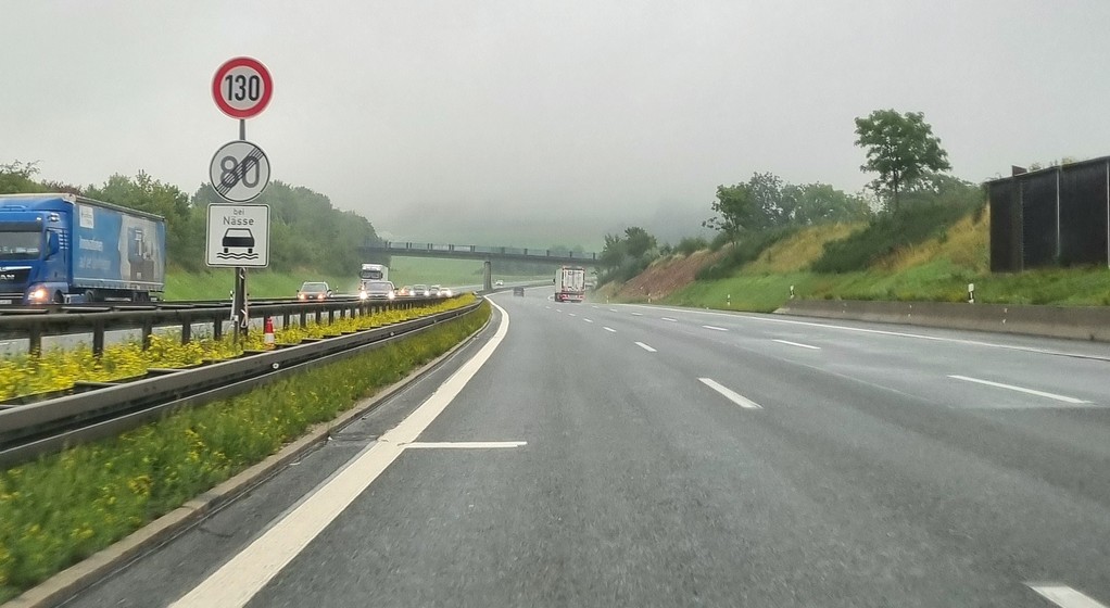 Ograniczenie prędkości "bei Nässe"