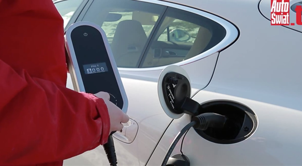 Ładowanie baterii w Porsche Panamera S E-Hybrid