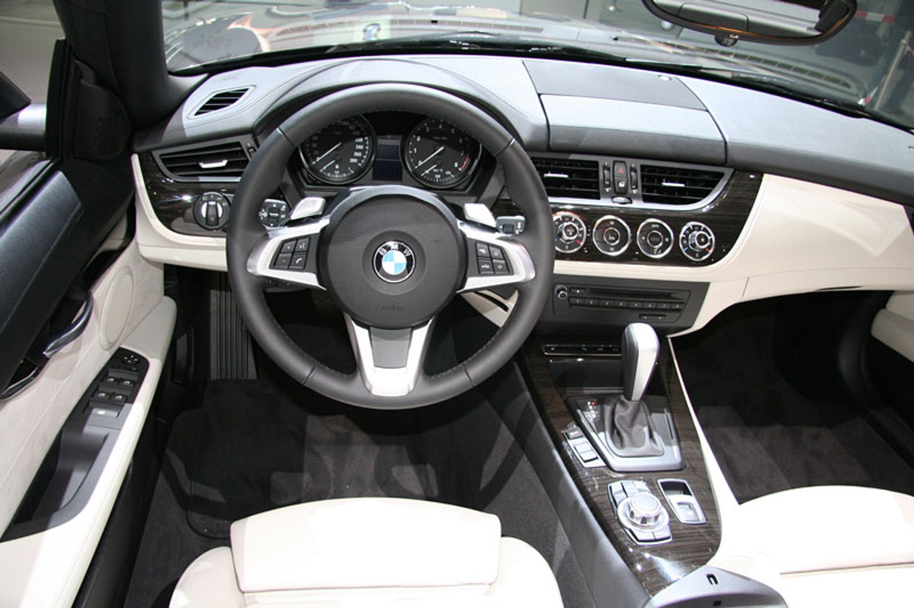 Genewa 2009: pierwsze wrażenia (fotogaleria 1.)