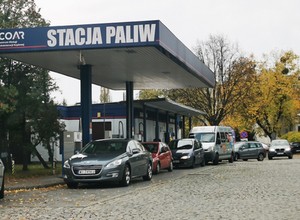 Drogie paliwo - szybują zyski stacji benzynowych? Na stacjach taniej niż w hurcie!