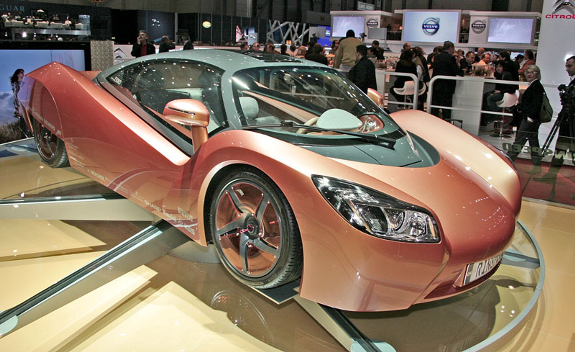 Genewa 2009: Rinspeed iChange – elektryczny bolid dla trzech osób