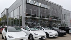 Teslę kupisz teraz taniej niż elektryczną Skodę. Gigantyczna obniżka cen nowych samochodów