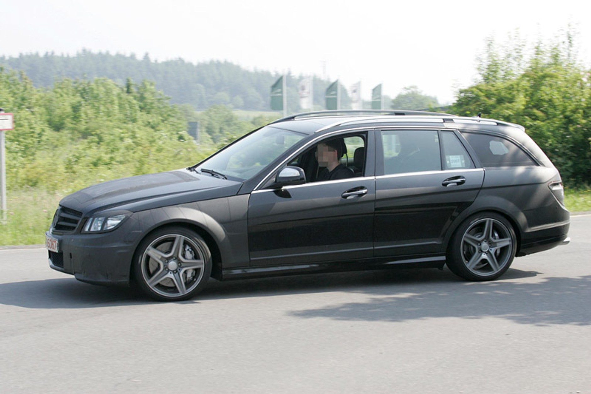 Zdjęcia szpiegowskie: Mercedes-Benz C 63 AMG także w wersji kombi