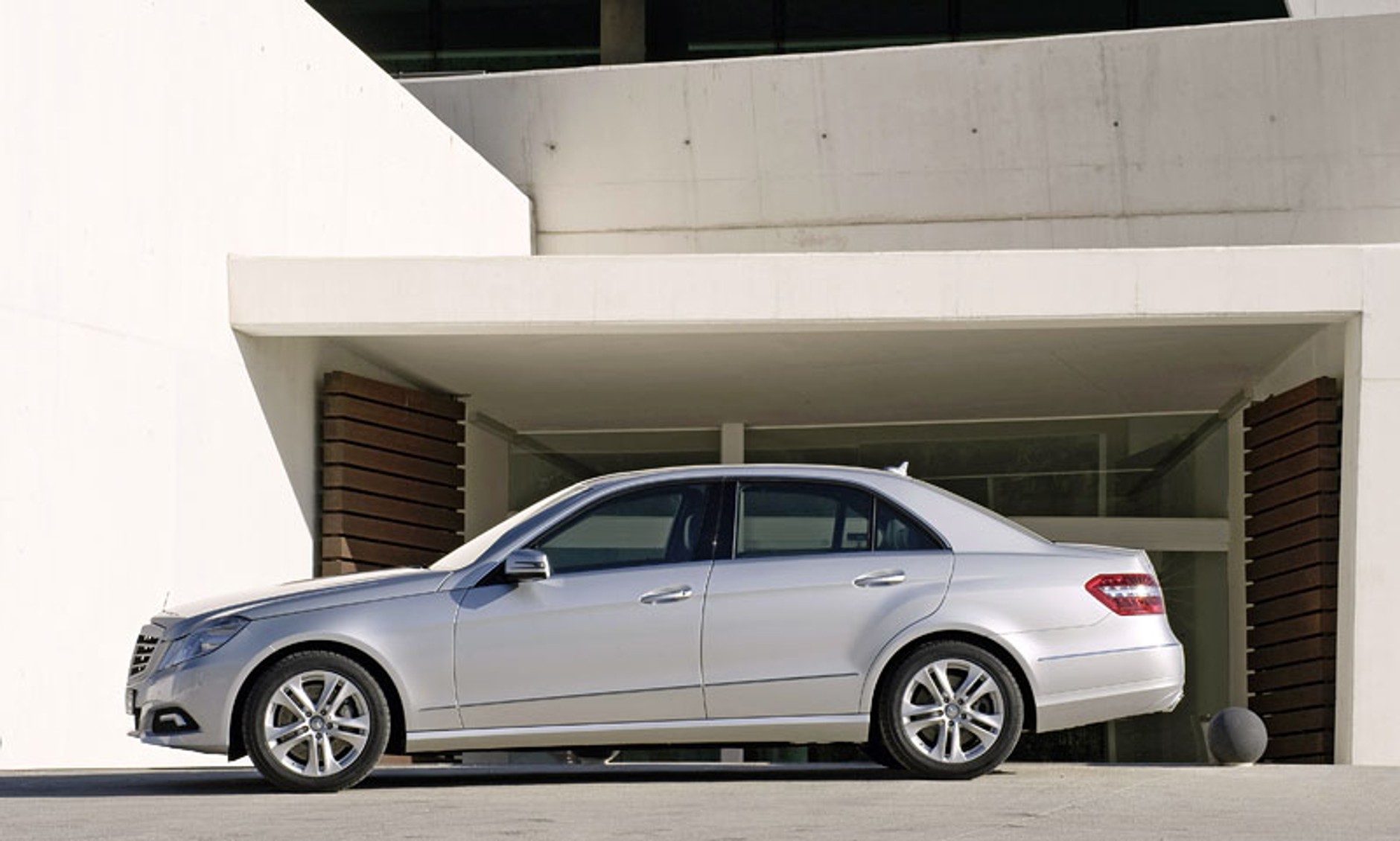 IAA Frankfurt 2009: Mercedes-Benz E - kombi nadjedzie jesienią, sedan kupiło 40 tys. osób