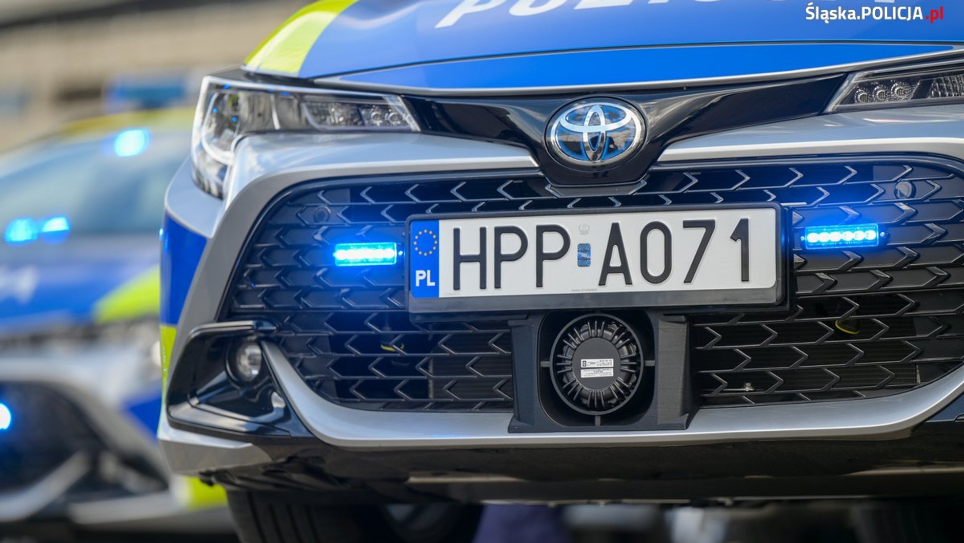 Policjanci ze Śląska dostali nowe radiowozy. Są hybrydowe