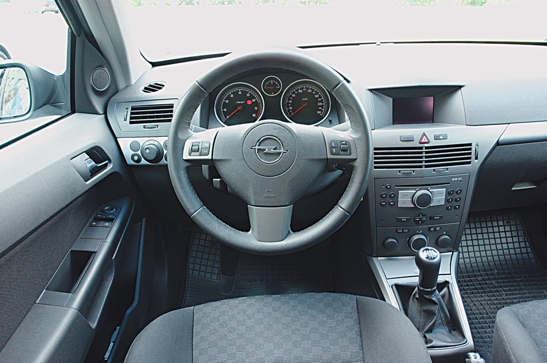 Kompakty ograniczonego ryzyka? Opel Astra kontra Renault Megane i Toyota Corolla