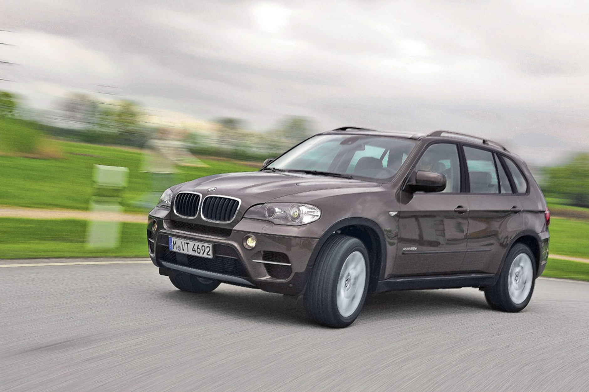 Terenówki dla 7 osób: rodzinna przygoda w terenie