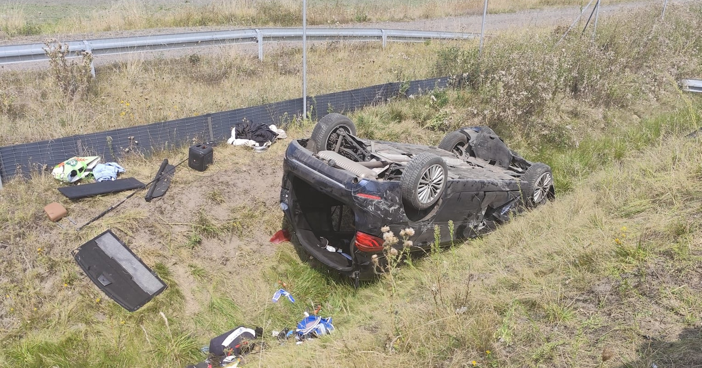 Kierowca BMW stracił panowanie nad samochodem i wpadł do rowu na drodze S5