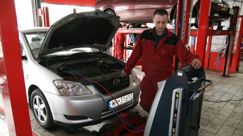 Serwis klimatyzacji: Co robić gdzy śmierdzi zamiast chłodzić!