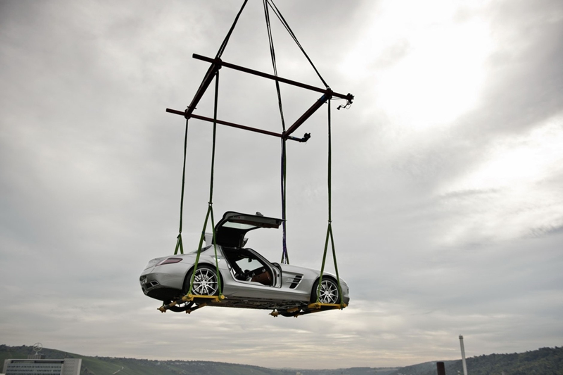 SLS AMG dostał skrzydeł