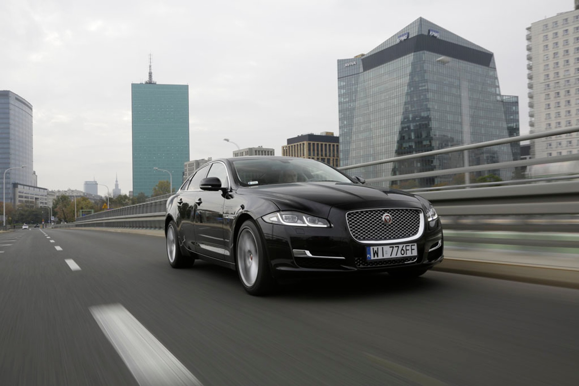 Jaguar XJ V6 - stylowo autonomiczny