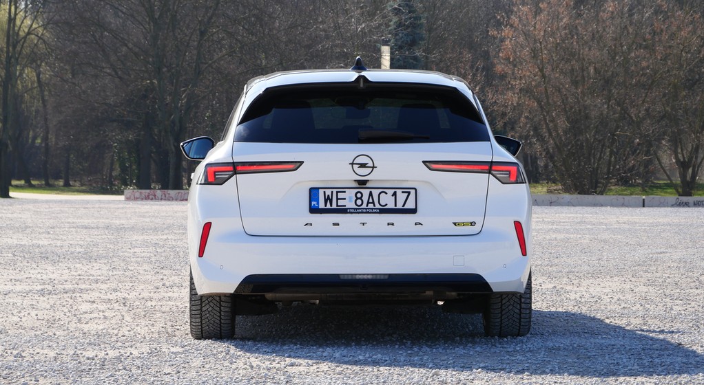 Opel Astra Sports Tourer GSe plug-in hybrid 225 KM