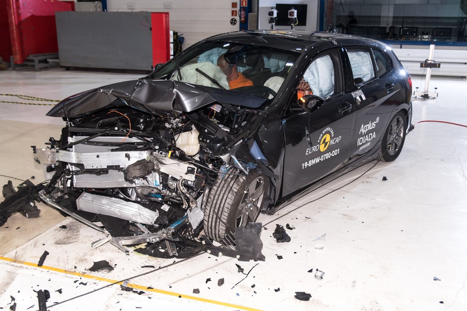 Testy zderzeniowe: BMW serii 1 i serii 3, Peugeota 208 oraz Jeepa Cherokee