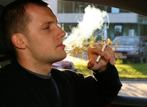 Palenie w aucie - czy zapach pozostaje na zawsze?