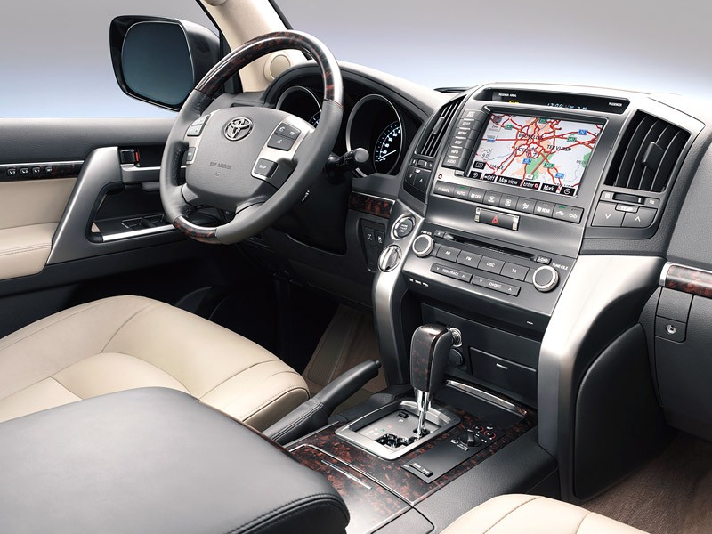 Nowa Toyota Land Cruiser V8 – pracowity mamut