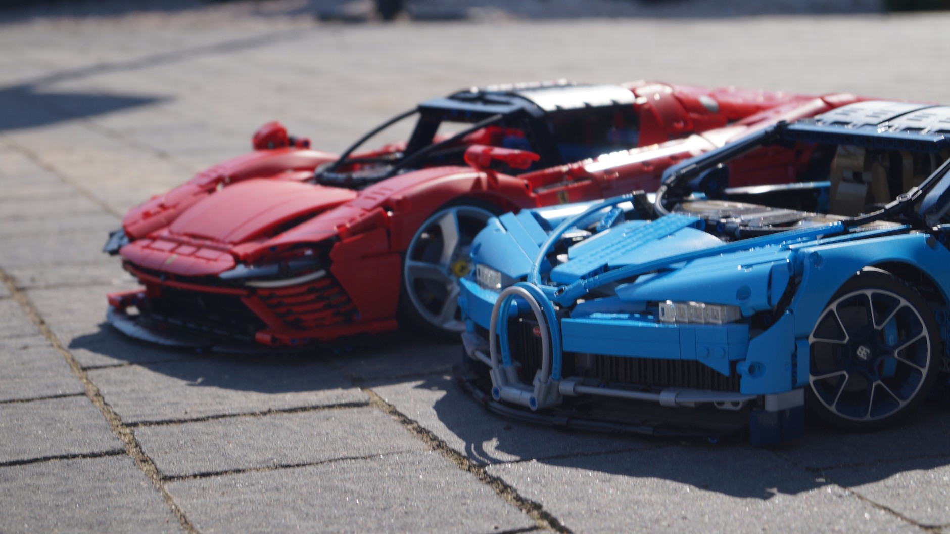 Bugatti Chiron i Ferrari Daytona SP3 - Lego nie tylko dla dziecka