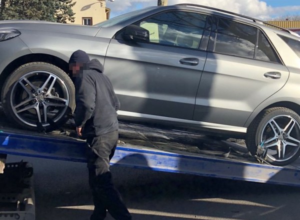 Wypożyczali auta w Polsce, a we Francji je sprzedawali