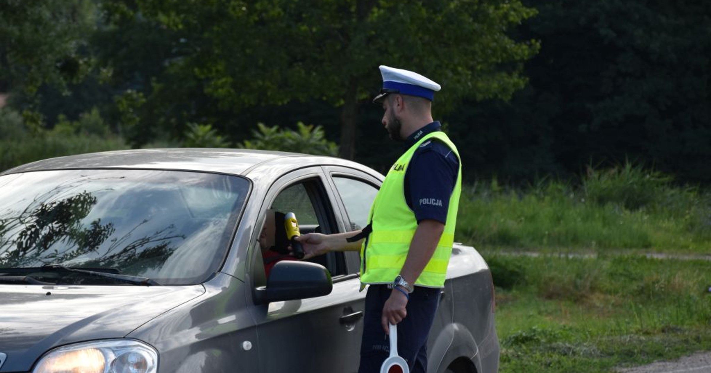 Kierowca Seata spowodował "czołówkę" z Audi. Przyczyna była łatwa do ustalenia
