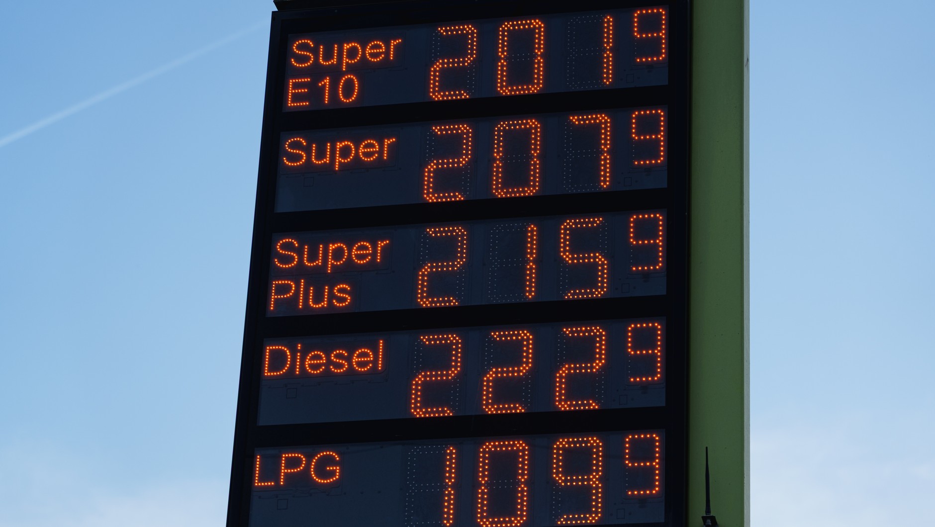 Gdy ceny tradycyjnych paliw przekraczają magiczną barierę 2 euro za litr, kierowcy zaczynają myśleć o alternatywie