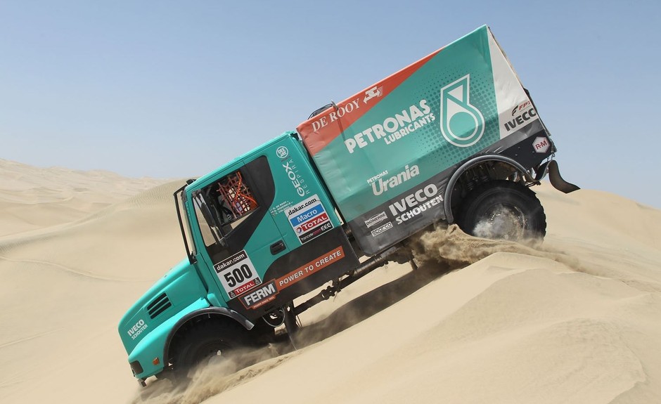 Dakar 2013: wypadek Hołowczyca, Przygoński w czołówce (3. etap, wyniki, galeria)