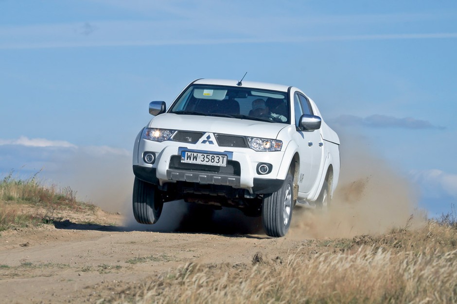 L200 rajdówka kontra seria. Czym auto Małysza różni się od typowego pikapa