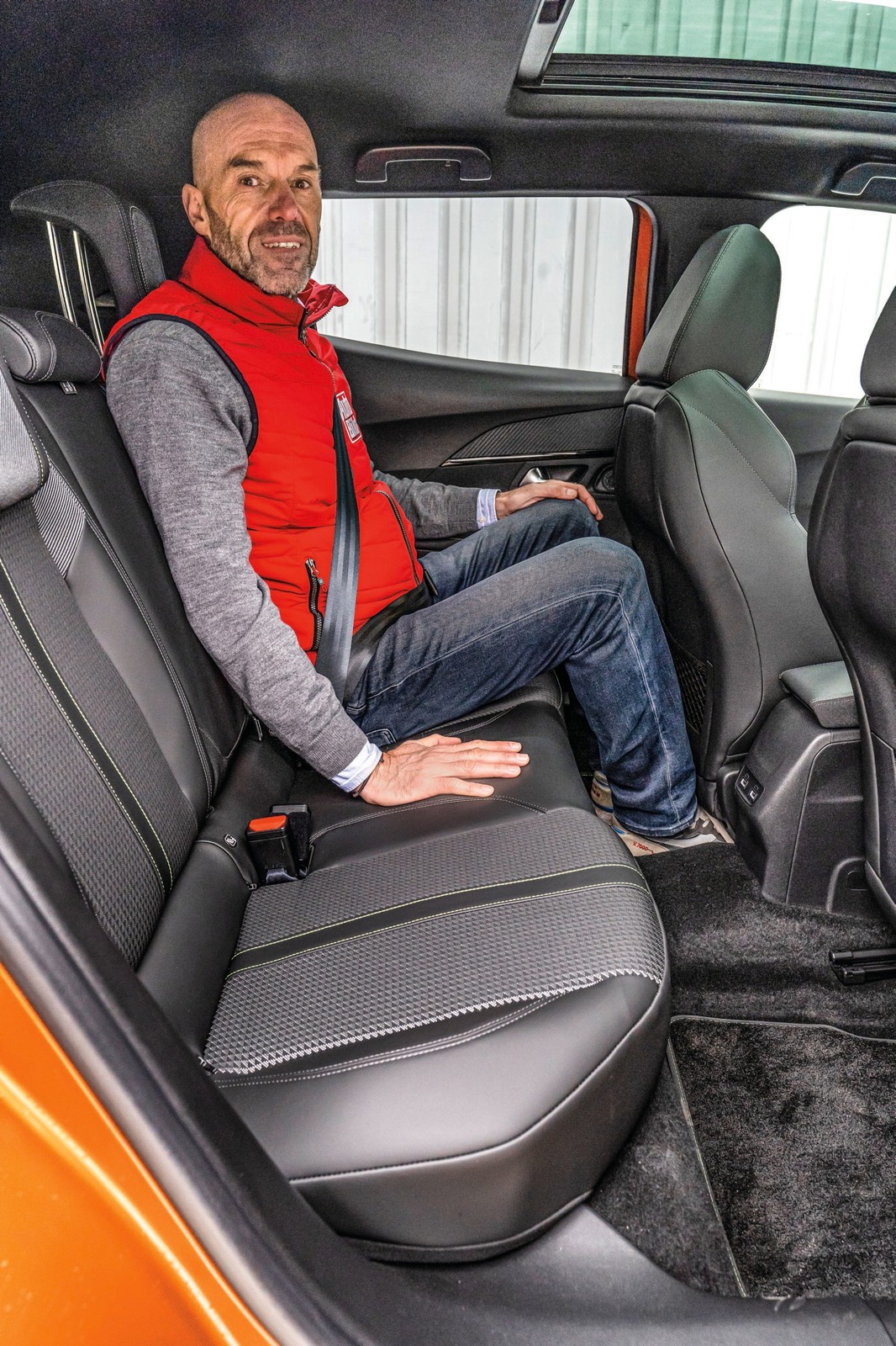 Peugeot 2008 1.2 PureTech - tylna kanapa