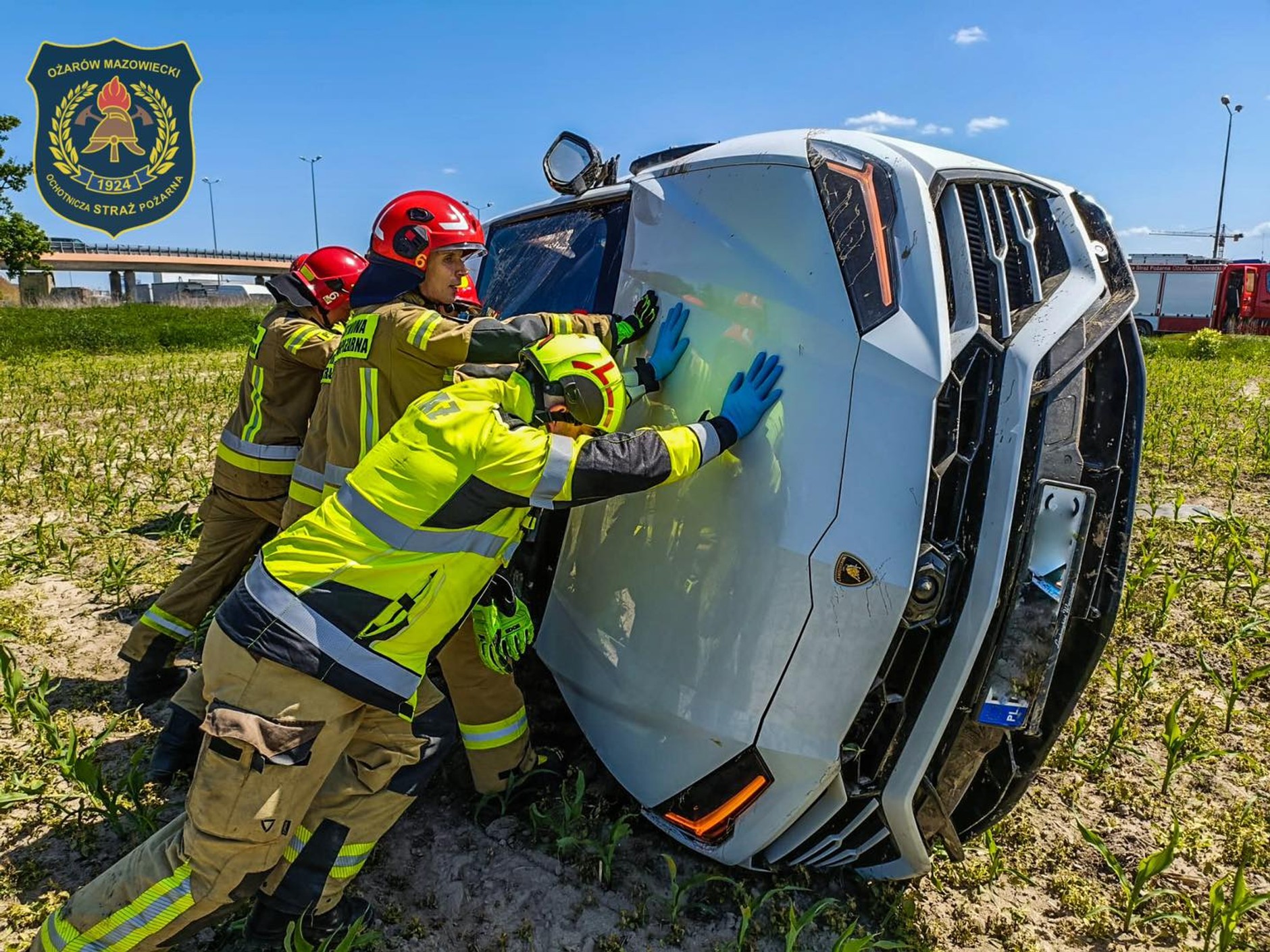 Lamborghini podczas jazdy próbnej wylądowało w polu